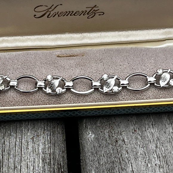 Vintage Silver Toned Krementz Clear Rhinestone Leaf Bracelet Retro - Picture 2 of 11